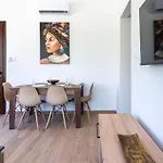 Verdant 1-bedroom In *