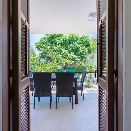 Verdant 1-bedroom In Ларнака