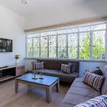 Verdant 1-bedroom In Appartamento *
