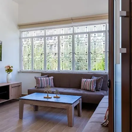 דירה Verdant 1-bedroom In *