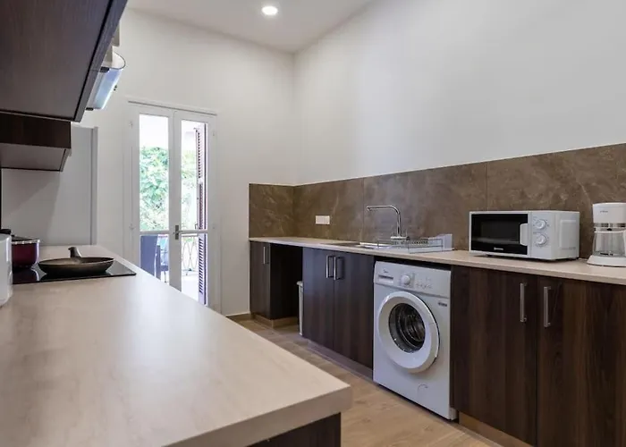 Verdant 1-bedroom In Apartment *