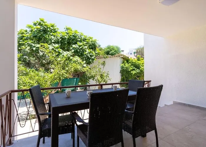 Апартаменти Verdant 1-bedroom In *